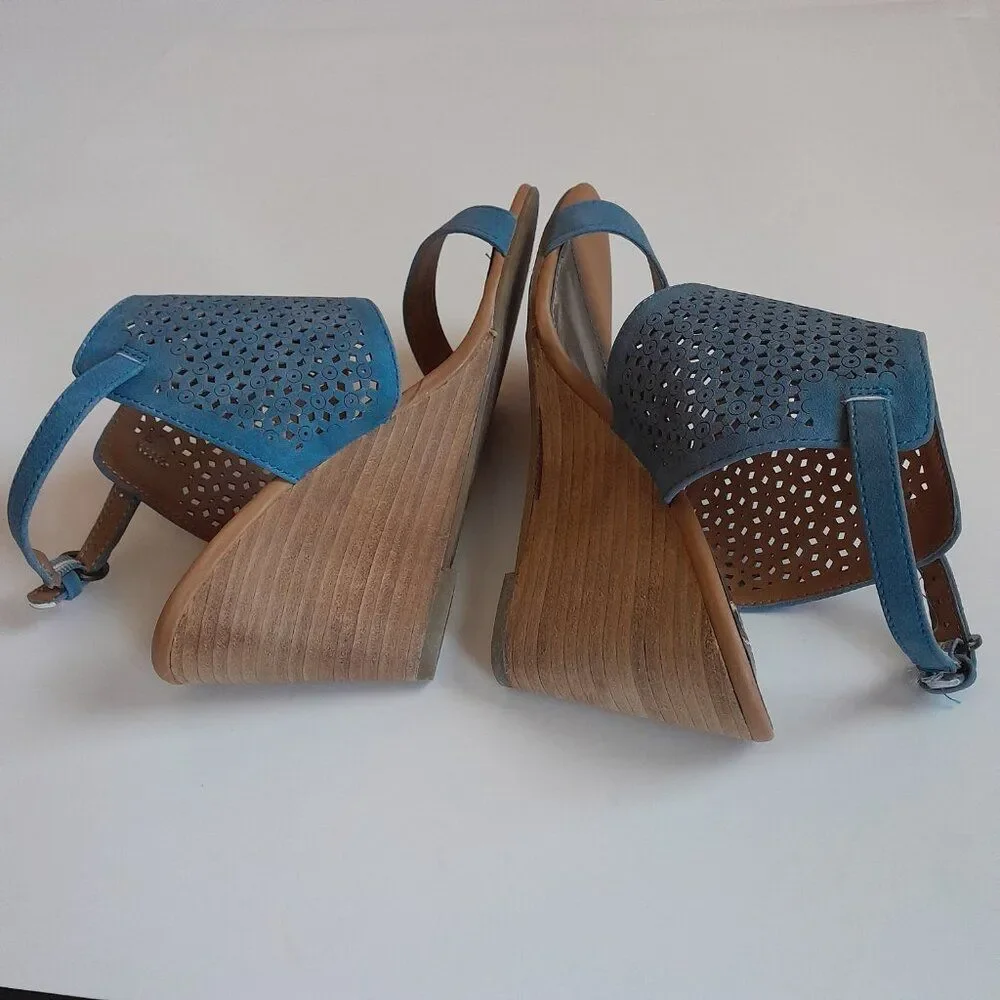 Madeline Women’s shoes, Color Blue open toe sandals. Size 8M